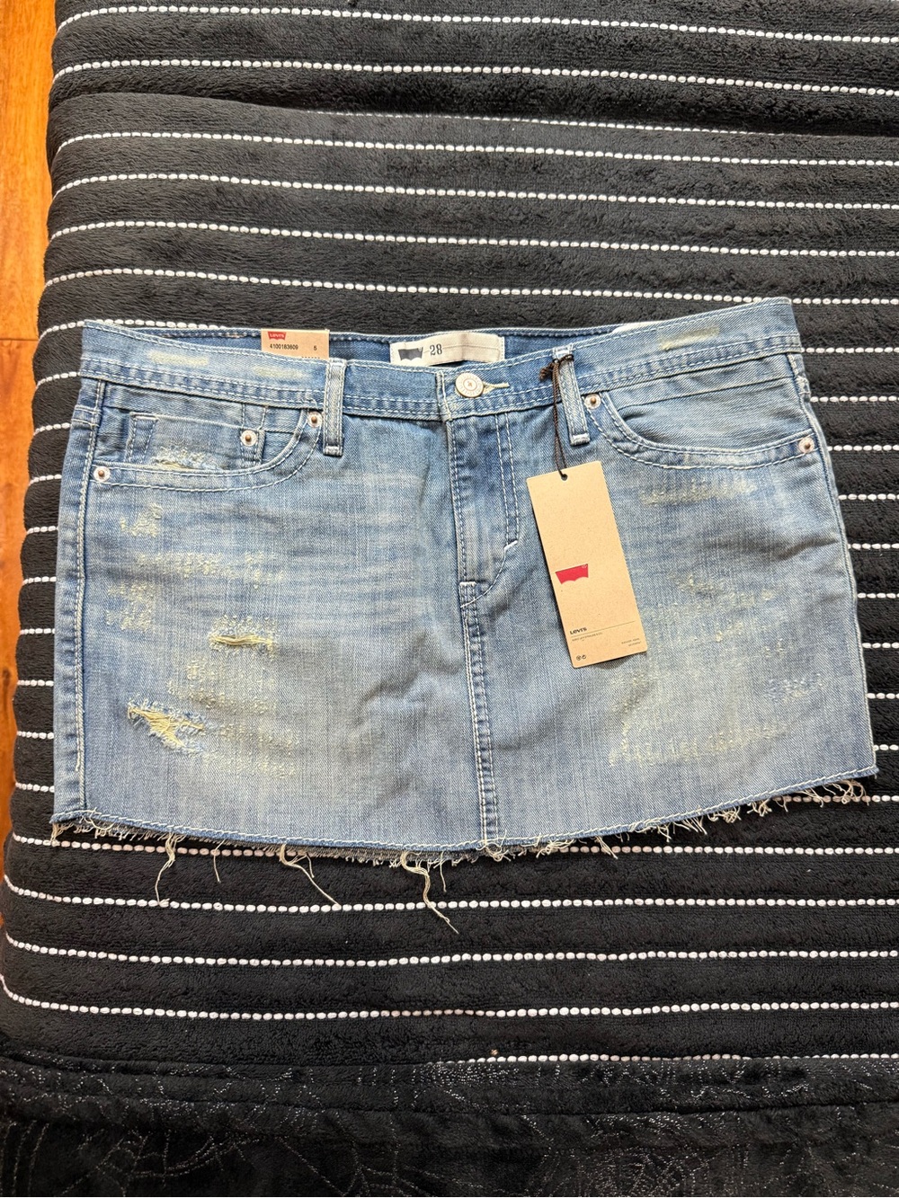 Levi’s mini skirt